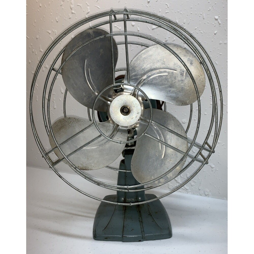 Antique AC Gilbert Co Polar Cub Oscillating Table Fan Cat A430 P-10246 Works
